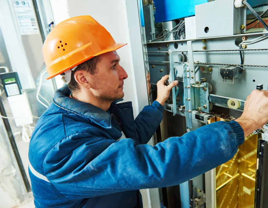 Braucht man für einen Aufzug eine Baugenehmigung? Rechtliche Grundlagen