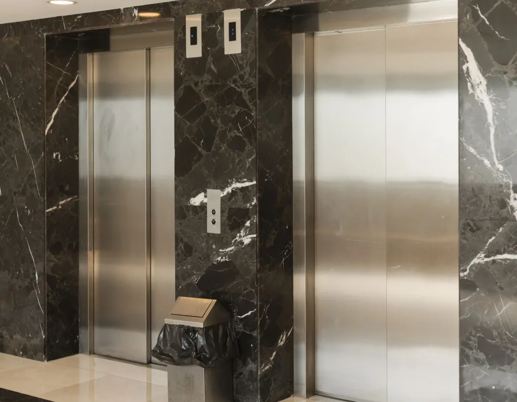 Die häufigsten Störungen von Aufzügen und wie man sie erkennt, bevor man den Service ruft